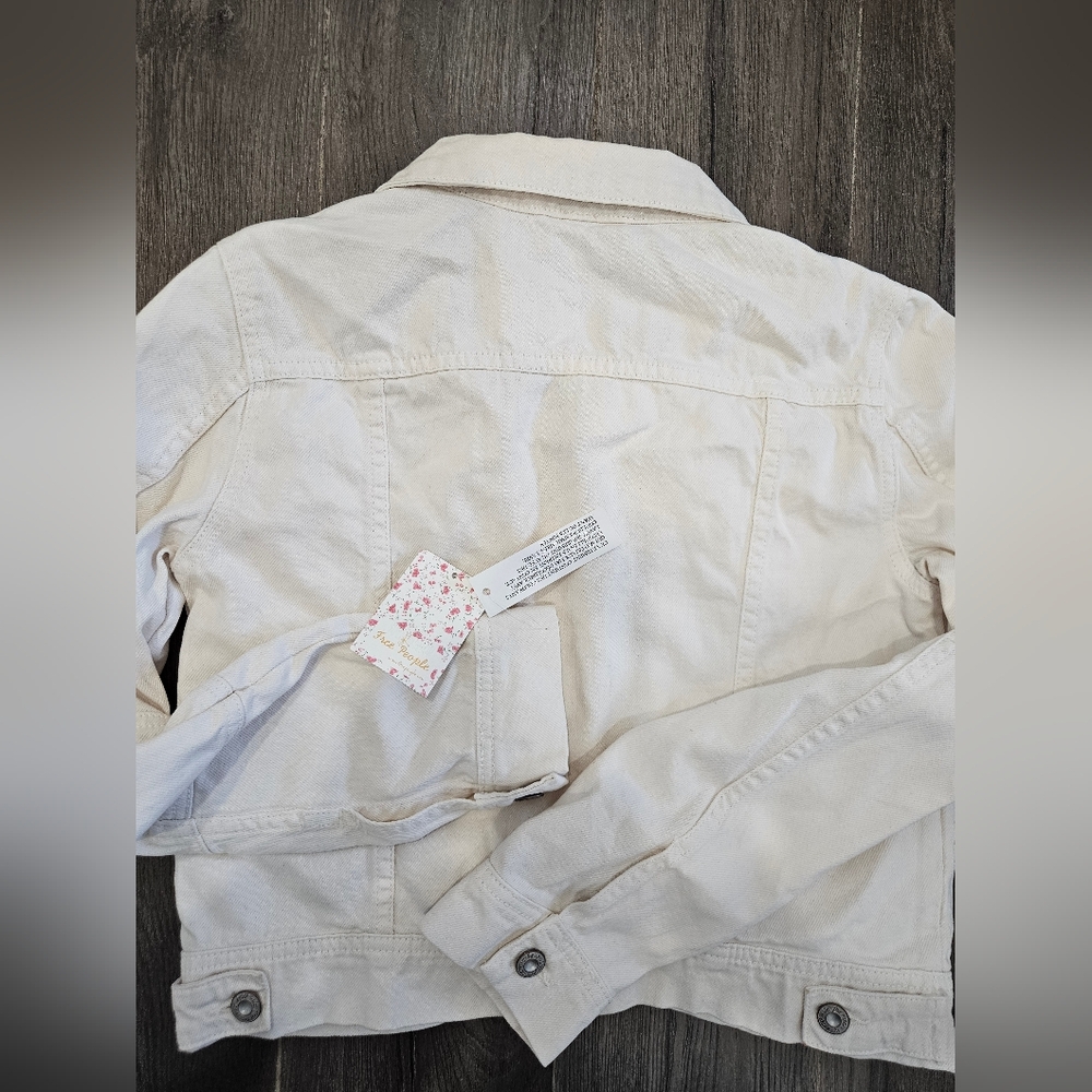 Free People Women's Optic White Cream Denim Jean Jacket- Size XS NWT - Picture 9 of 12